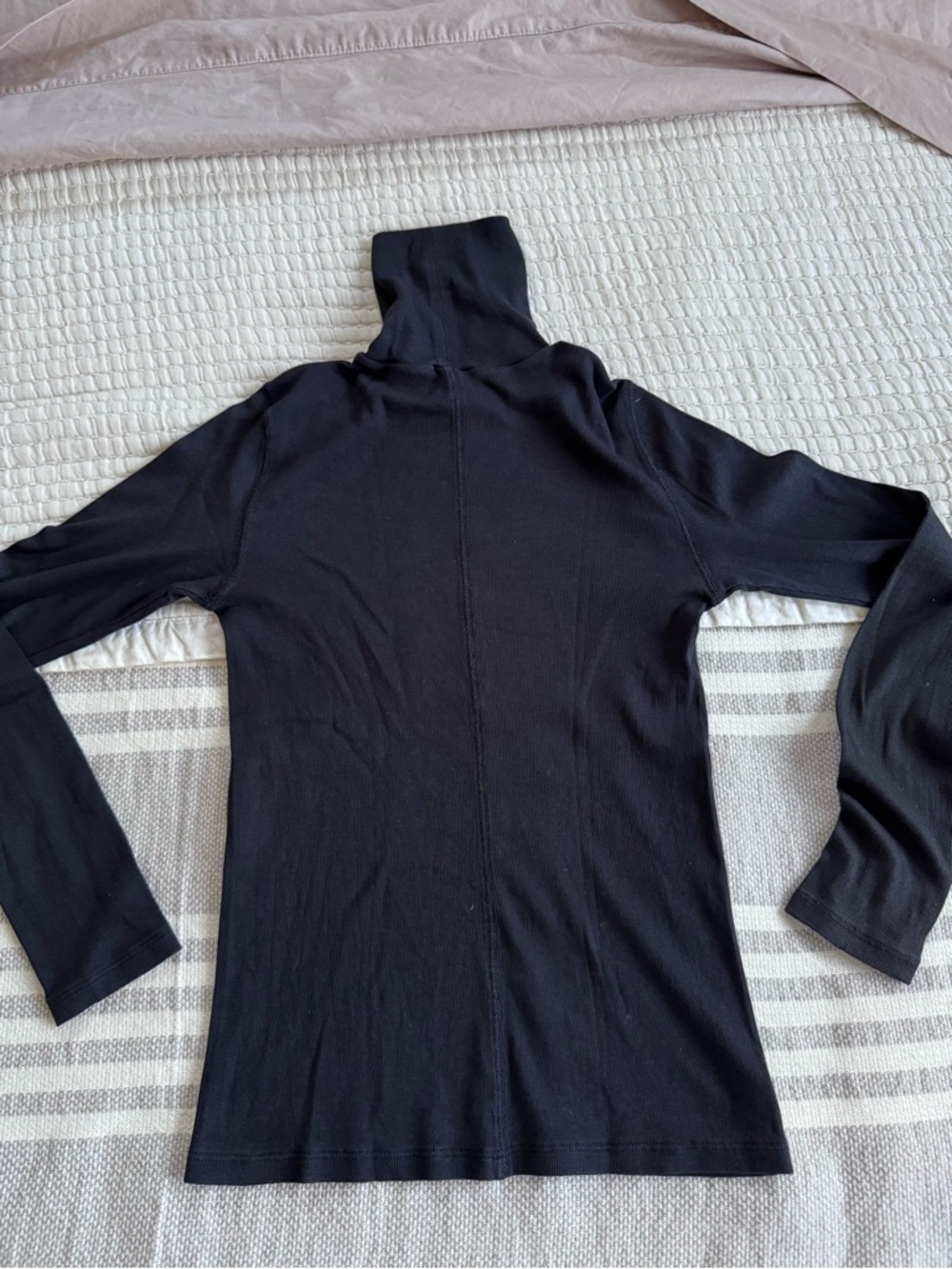 Everlane Micro Rib Turtleneck - Picture 4 of 5